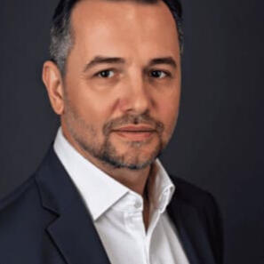Denis, specialist in Spanish real estate advisory